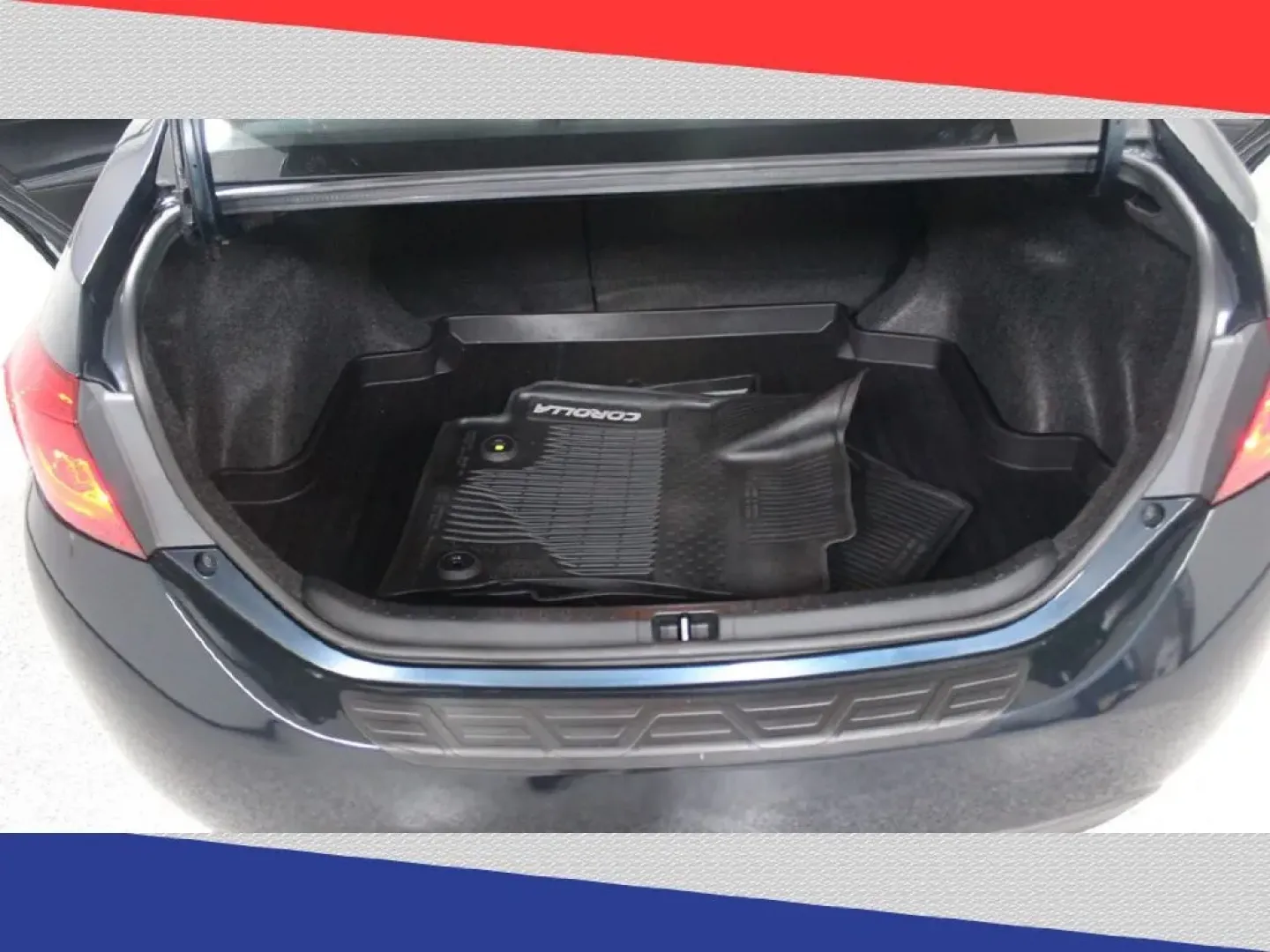 2018 Toyota Corolla SE 6M (5YFBURHE8JP) with an 1.8L L4 DOHC 16V engine, 6M transmission, located at 5170 N La Cholla Blvd, Tucson, AZ, 85705, (520) 989-0282, 32.228245, -111.011742 - Discover the perfect blend of reliability and style with the 2018 Toyota Corolla, an ideal choice for those seeking an affordable, efficient sedan that fits seamlessly into various lifestyles. Whether you're commuting to work in Tucson or planning weekend adventures through the stunning Sonoran Dese - Photo#26