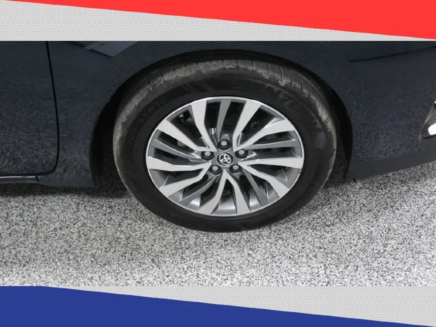 2018 Toyota Corolla SE 6M (5YFBURHE8JP) with an 1.8L L4 DOHC 16V engine, 6M transmission, located at 5170 N La Cholla Blvd, Tucson, AZ, 85705, (520) 989-0282, 32.228245, -111.011742 - Discover the perfect blend of reliability and style with the 2018 Toyota Corolla, an ideal choice for those seeking an affordable, efficient sedan that fits seamlessly into various lifestyles. Whether you're commuting to work in Tucson or planning weekend adventures through the stunning Sonoran Dese - Photo#36