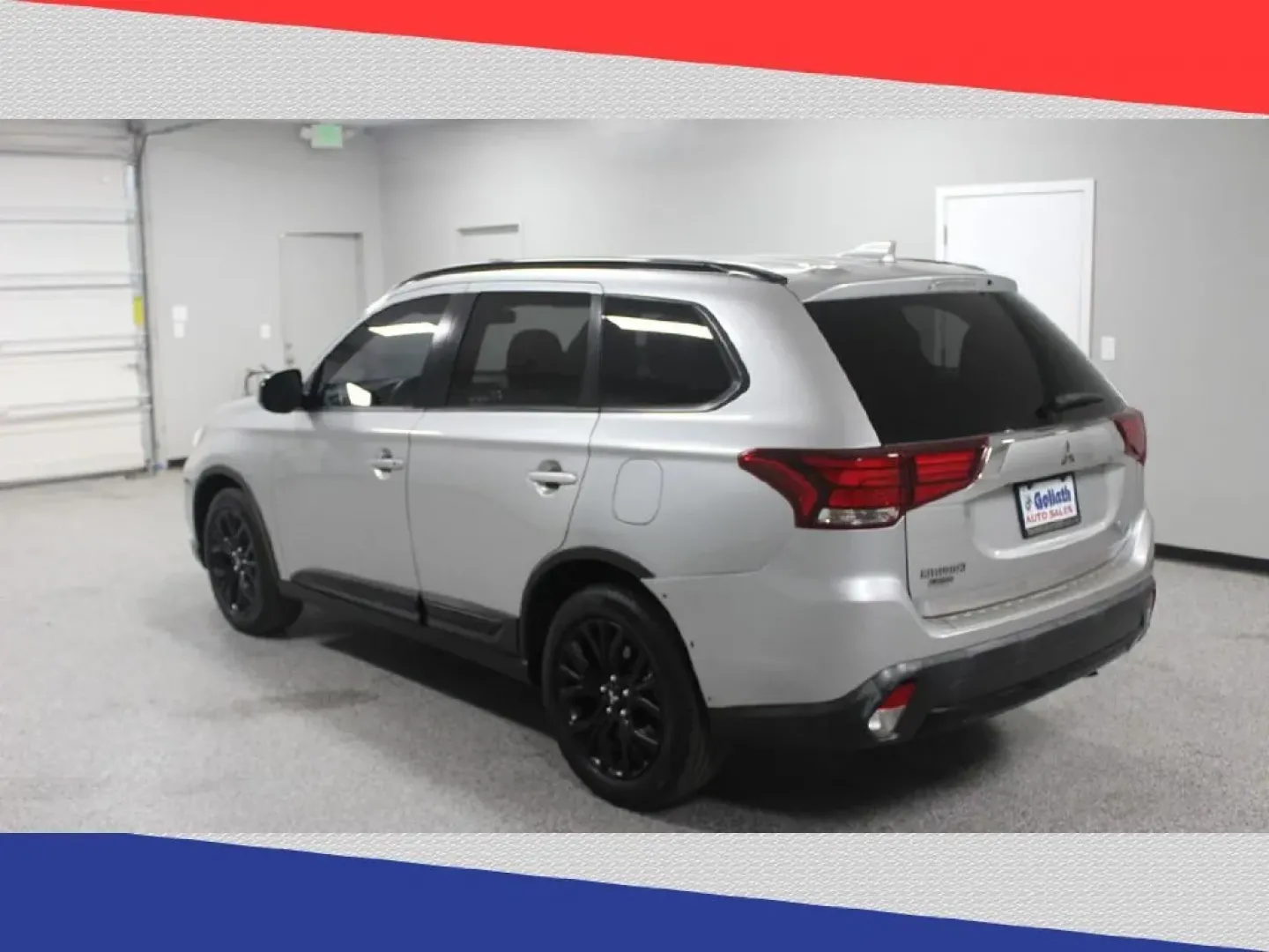 2018 Mitsubishi Outlander SEL AWD (JA4AZ3A38JZ) with an 2.4L L4 DOHC 16V engine, CVT transmission, located at 5170 N La Cholla Blvd, Tucson, AZ, 85705, (520) 989-0282, 32.228245, -111.011742 - Experience the ultimate blend of comfort, versatility, and style with this stunning 2018 Mitsubishi Outlander, now available at Goliath Auto Sales in Tucson, AZ. Whether you're a growing family in need of a spacious ride, a daily commuter looking for efficiency, or an adventurer ready for weekend ge - Photo#4