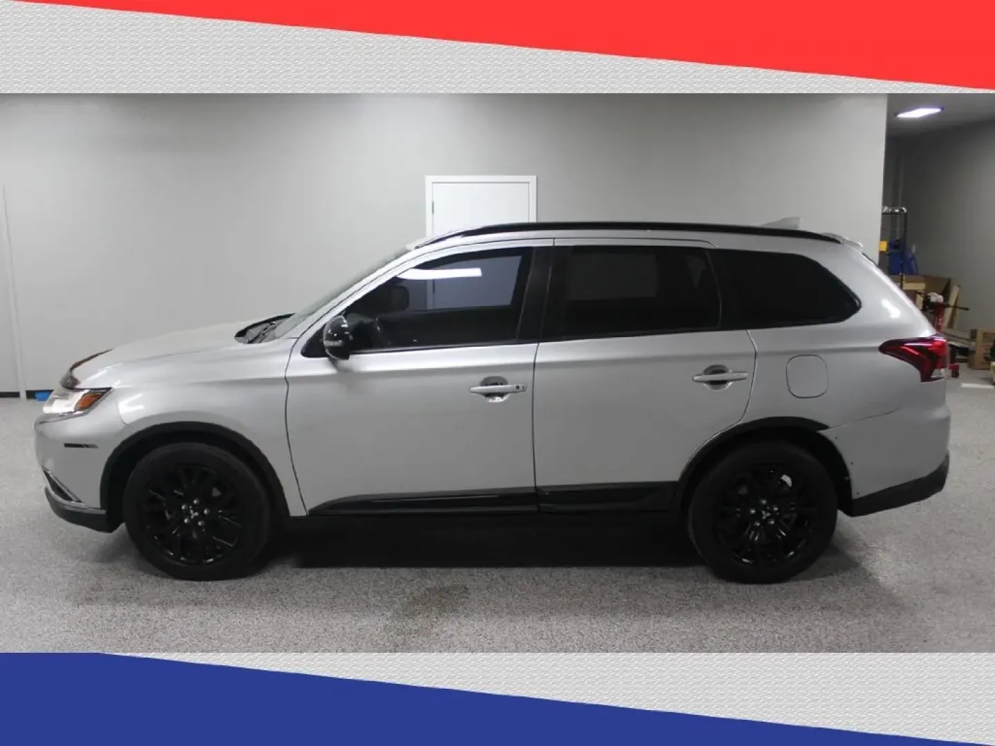 2018 Mitsubishi Outlander SEL AWD (JA4AZ3A38JZ) with an 2.4L L4 DOHC 16V engine, CVT transmission, located at 5170 N La Cholla Blvd, Tucson, AZ, 85705, (520) 989-0282, 32.228245, -111.011742 - Experience the ultimate blend of comfort, versatility, and style with this stunning 2018 Mitsubishi Outlander, now available at Goliath Auto Sales in Tucson, AZ. Whether you're a growing family in need of a spacious ride, a daily commuter looking for efficiency, or an adventurer ready for weekend ge - Photo#5