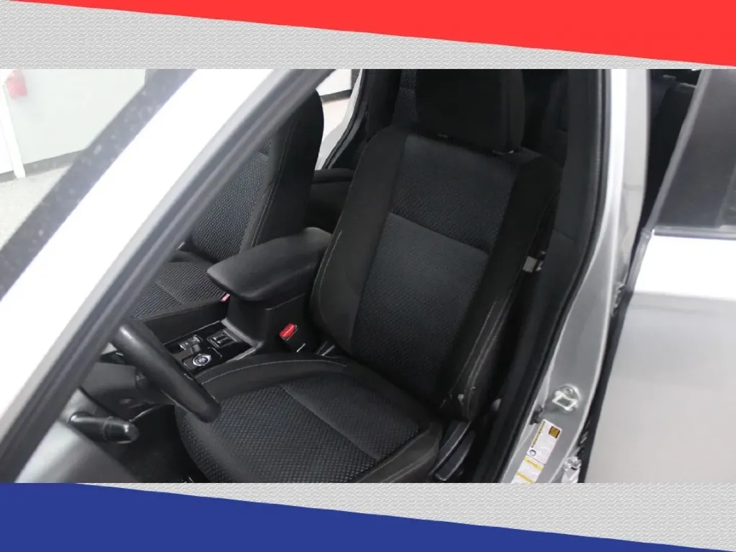 2018 Mitsubishi Outlander SEL AWD (JA4AZ3A38JZ) with an 2.4L L4 DOHC 16V engine, CVT transmission, located at 5170 N La Cholla Blvd, Tucson, AZ, 85705, (520) 989-0282, 32.228245, -111.011742 - Experience the ultimate blend of comfort, versatility, and style with this stunning 2018 Mitsubishi Outlander, now available at Goliath Auto Sales in Tucson, AZ. Whether you're a growing family in need of a spacious ride, a daily commuter looking for efficiency, or an adventurer ready for weekend ge - Photo#11