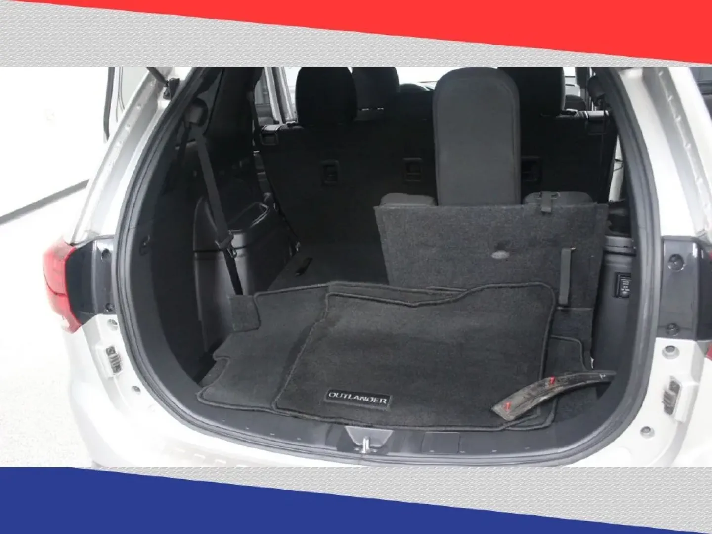 2018 Mitsubishi Outlander SEL AWD (JA4AZ3A38JZ) with an 2.4L L4 DOHC 16V engine, CVT transmission, located at 5170 N La Cholla Blvd, Tucson, AZ, 85705, (520) 989-0282, 32.228245, -111.011742 - Experience the ultimate blend of comfort, versatility, and style with this stunning 2018 Mitsubishi Outlander, now available at Goliath Auto Sales in Tucson, AZ. Whether you're a growing family in need of a spacious ride, a daily commuter looking for efficiency, or an adventurer ready for weekend ge - Photo#30