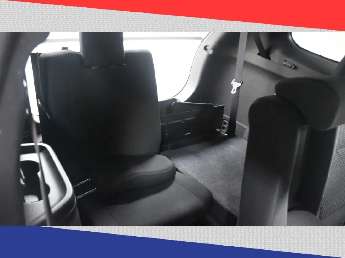 2018 Mitsubishi Outlander SEL AWD (JA4AZ3A38JZ) with an 2.4L L4 DOHC 16V engine, CVT transmission, located at 5170 N La Cholla Blvd, Tucson, AZ, 85705, (520) 989-0282, 32.228245, -111.011742 - Experience the ultimate blend of comfort, versatility, and style with this stunning 2018 Mitsubishi Outlander, now available at Goliath Auto Sales in Tucson, AZ. Whether you're a growing family in need of a spacious ride, a daily commuter looking for efficiency, or an adventurer ready for weekend ge - Photo#33