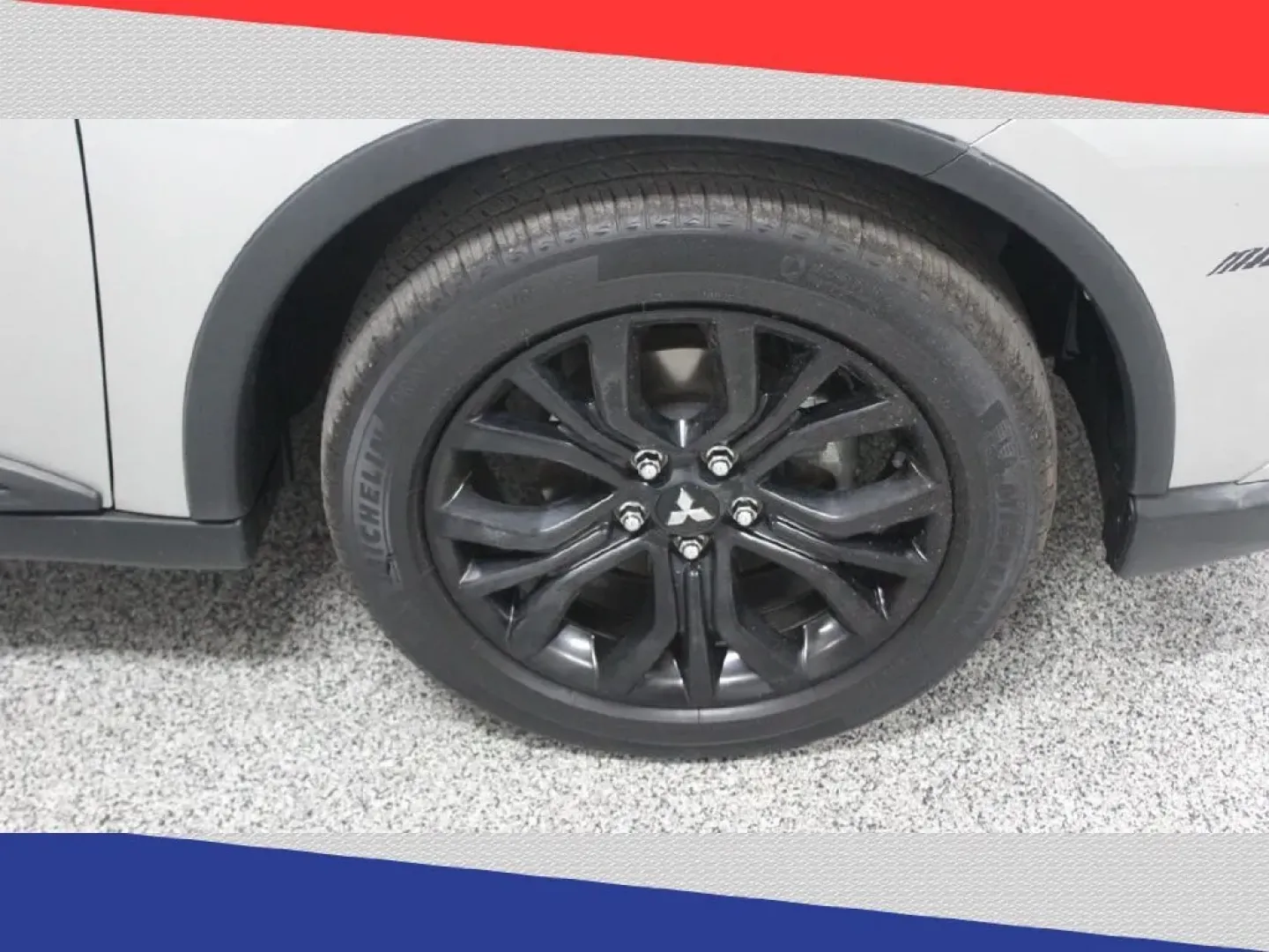 2018 Mitsubishi Outlander SEL AWD (JA4AZ3A38JZ) with an 2.4L L4 DOHC 16V engine, CVT transmission, located at 5170 N La Cholla Blvd, Tucson, AZ, 85705, (520) 989-0282, 32.228245, -111.011742 - Experience the ultimate blend of comfort, versatility, and style with this stunning 2018 Mitsubishi Outlander, now available at Goliath Auto Sales in Tucson, AZ. Whether you're a growing family in need of a spacious ride, a daily commuter looking for efficiency, or an adventurer ready for weekend ge - Photo#44