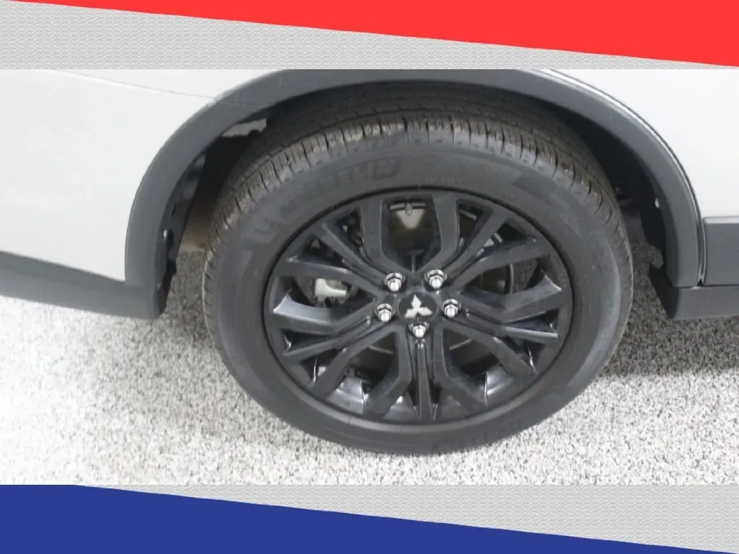 2018 Mitsubishi Outlander SEL AWD (JA4AZ3A38JZ) with an 2.4L L4 DOHC 16V engine, CVT transmission, located at 5170 N La Cholla Blvd, Tucson, AZ, 85705, (520) 989-0282, 32.228245, -111.011742 - Experience the ultimate blend of comfort, versatility, and style with this stunning 2018 Mitsubishi Outlander, now available at Goliath Auto Sales in Tucson, AZ. Whether you're a growing family in need of a spacious ride, a daily commuter looking for efficiency, or an adventurer ready for weekend ge - Photo#45