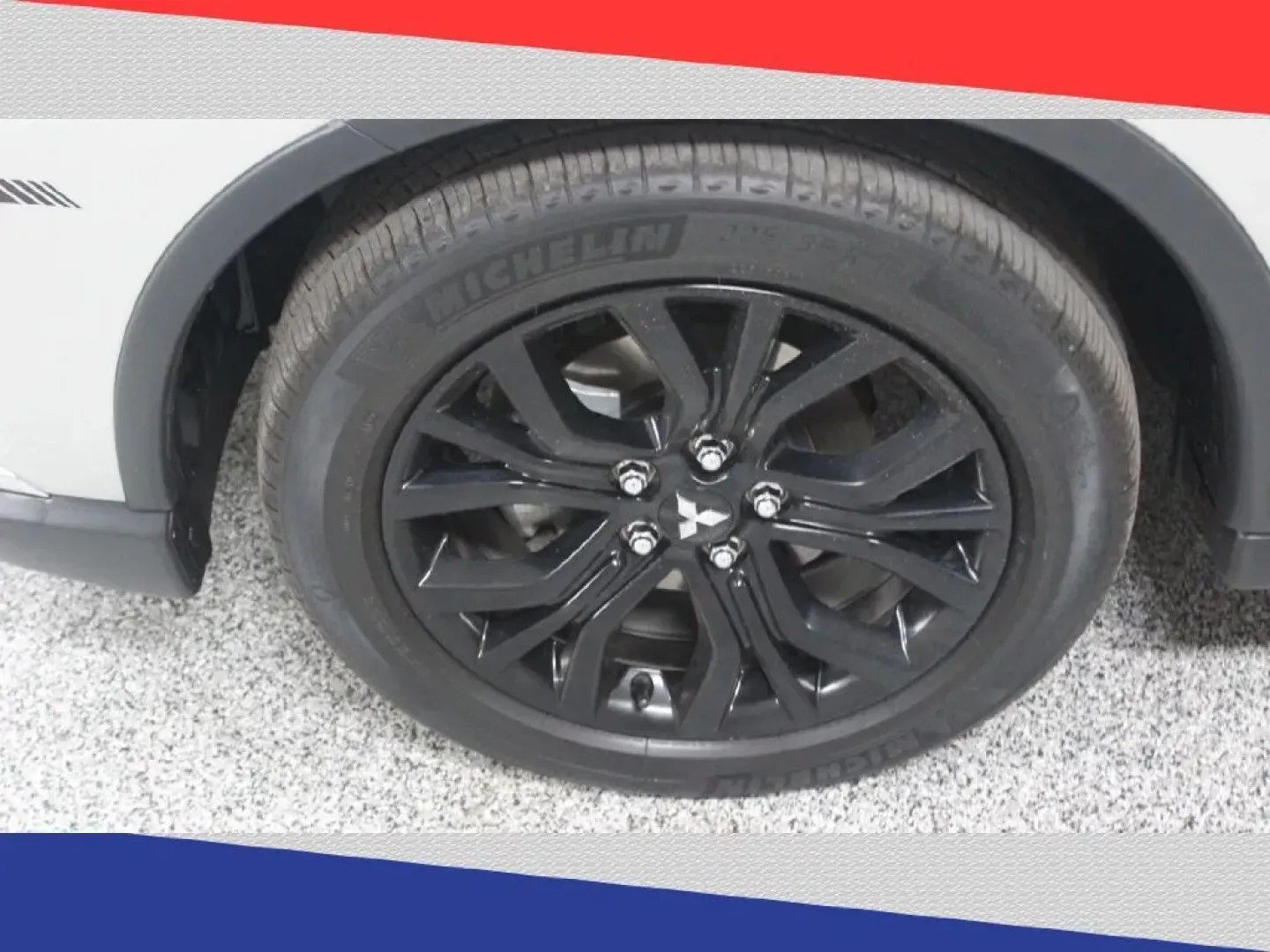 2018 Mitsubishi Outlander SEL AWD (JA4AZ3A38JZ) with an 2.4L L4 DOHC 16V engine, CVT transmission, located at 5170 N La Cholla Blvd, Tucson, AZ, 85705, (520) 989-0282, 32.228245, -111.011742 - Experience the ultimate blend of comfort, versatility, and style with this stunning 2018 Mitsubishi Outlander, now available at Goliath Auto Sales in Tucson, AZ. Whether you're a growing family in need of a spacious ride, a daily commuter looking for efficiency, or an adventurer ready for weekend ge - Photo#47