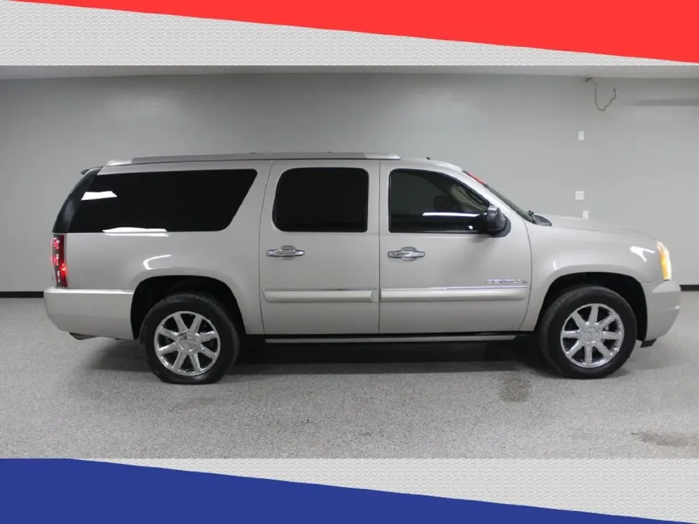 2007 GMC Yukon Denali XL AWD (1GKFK66887J) with an 6.2L V8 OHV 16V engine, 4-Speed Automatic Overdrive transmission, located at 5170 N La Cholla Blvd, Tucson, AZ, 85705, (520) 989-0282, 32.228245, -111.011742 - **Adventure Awaits with this 2007 GMC Yukon Denali Perfect for Family Road Trips or Weekend Getaways!**<br /> <br /> If you're searching for a space that balances luxury with utility, look no further than this stunning 2007 GMC Yukon Denali. Perfectly crafted for families, adventurers, and anyone w - Photo#1