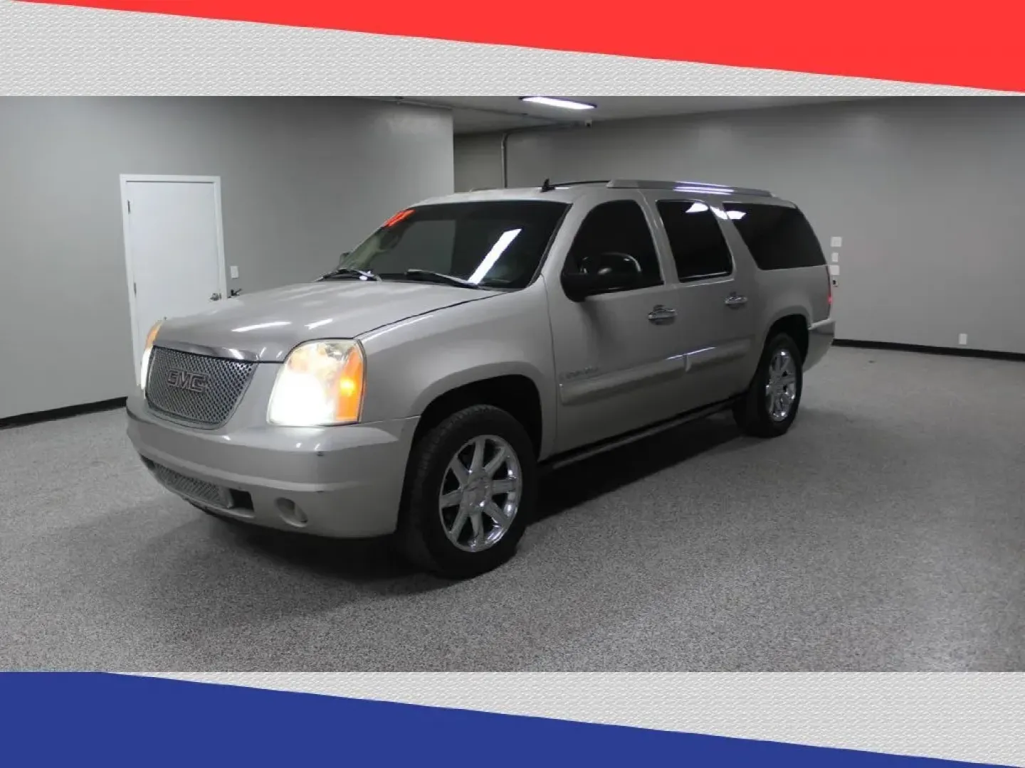 2007 GMC Yukon Denali XL AWD (1GKFK66887J) with an 6.2L V8 OHV 16V engine, 4-Speed Automatic Overdrive transmission, located at 5170 N La Cholla Blvd, Tucson, AZ, 85705, (520) 989-0282, 32.228245, -111.011742 - **Adventure Awaits with this 2007 GMC Yukon Denali Perfect for Family Road Trips or Weekend Getaways!**<br /> <br /> If you're searching for a space that balances luxury with utility, look no further than this stunning 2007 GMC Yukon Denali. Perfectly crafted for families, adventurers, and anyone w - Photo#6