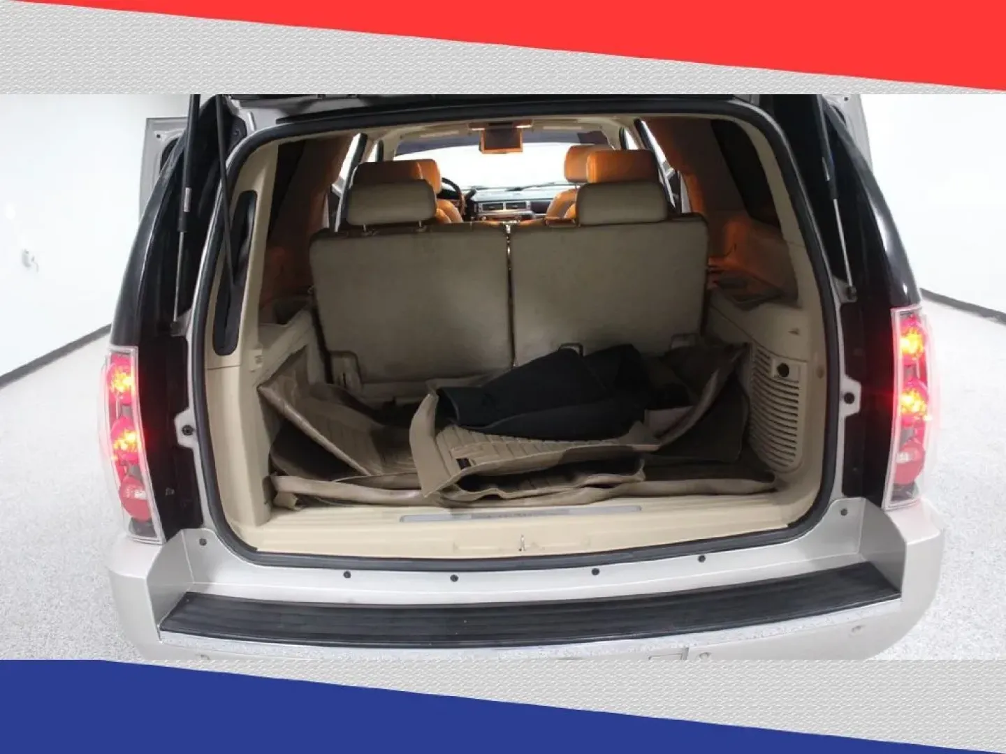 2007 GMC Yukon Denali XL AWD (1GKFK66887J) with an 6.2L V8 OHV 16V engine, 4-Speed Automatic Overdrive transmission, located at 5170 N La Cholla Blvd, Tucson, AZ, 85705, (520) 989-0282, 32.228245, -111.011742 - **Adventure Awaits with this 2007 GMC Yukon Denali Perfect for Family Road Trips or Weekend Getaways!**<br /> <br /> If you're searching for a space that balances luxury with utility, look no further than this stunning 2007 GMC Yukon Denali. Perfectly crafted for families, adventurers, and anyone w - Photo#32