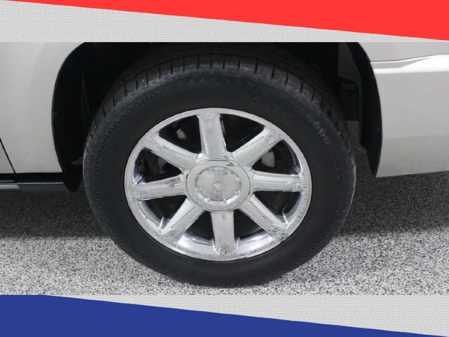 2007 GMC Yukon Denali XL AWD (1GKFK66887J) with an 6.2L V8 OHV 16V engine, 4-Speed Automatic Overdrive transmission, located at 5170 N La Cholla Blvd, Tucson, AZ, 85705, (520) 989-0282, 32.228245, -111.011742 - **Adventure Awaits with this 2007 GMC Yukon Denali Perfect for Family Road Trips or Weekend Getaways!**<br /> <br /> If you're searching for a space that balances luxury with utility, look no further than this stunning 2007 GMC Yukon Denali. Perfectly crafted for families, adventurers, and anyone w - Photo#47