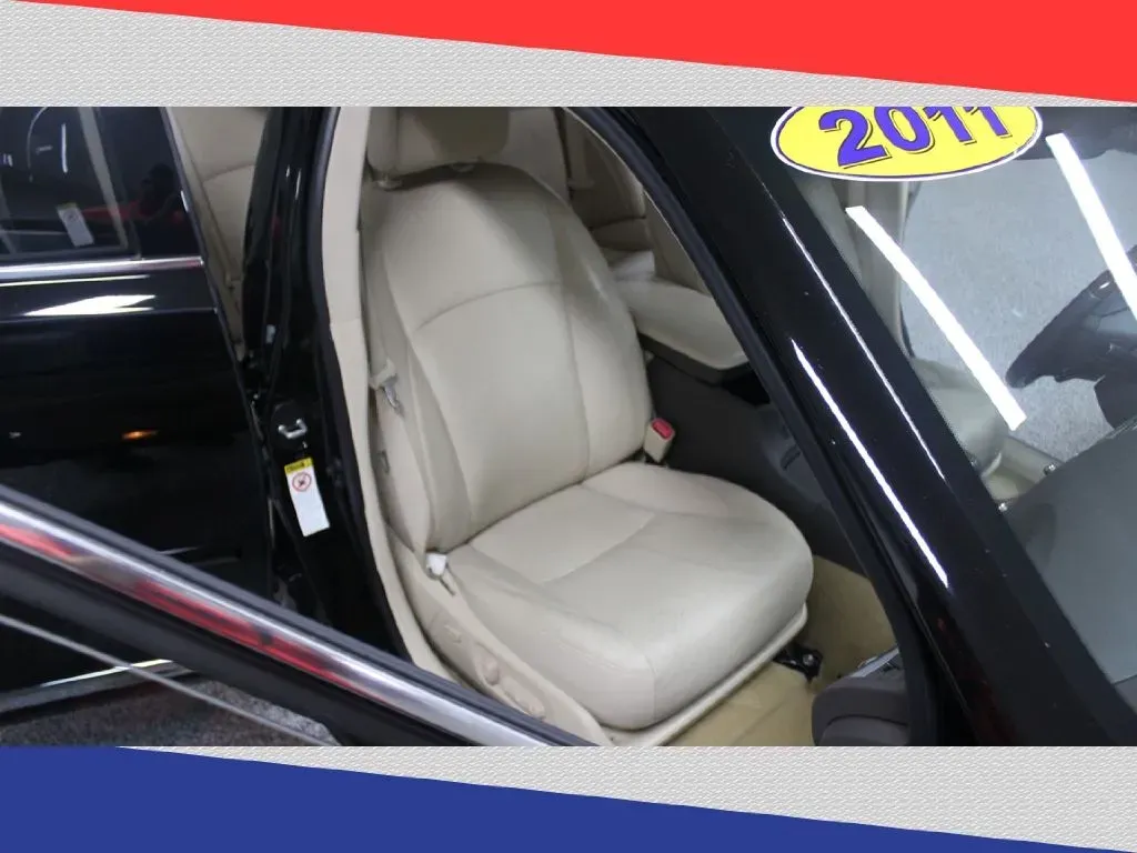 2011 Lexus ES 350 Sedan (JTHBK1EGXB2) with an 3.5L V6 DOHC 24V engine, 6-Speed Automatic transmission, located at 5170 N La Cholla Blvd, Tucson, AZ, 85705, (520) 989-0282, 32.228245, -111.011742 - **Elevate Your Daily Drive with the 2011 Lexus ES 350: Comfort and Performance Awaits!**<br /> <br /> Are you in search of a refined vehicle that seamlessly blends comfort and performance for your daily commutes or weekend getaways? Look no further than the stunning 2011 Lexus ES 350 available at Go - Photo#30