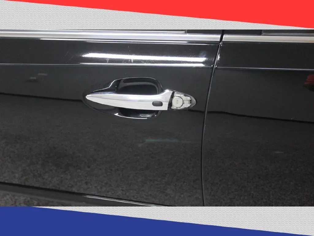 2011 Lexus ES 350 Sedan (JTHBK1EGXB2) with an 3.5L V6 DOHC 24V engine, 6-Speed Automatic transmission, located at 5170 N La Cholla Blvd, Tucson, AZ, 85705, (520) 989-0282, 32.228245, -111.011742 - **Elevate Your Daily Drive with the 2011 Lexus ES 350: Comfort and Performance Awaits!**<br /> <br /> Are you in search of a refined vehicle that seamlessly blends comfort and performance for your daily commutes or weekend getaways? Look no further than the stunning 2011 Lexus ES 350 available at Go - Photo#35