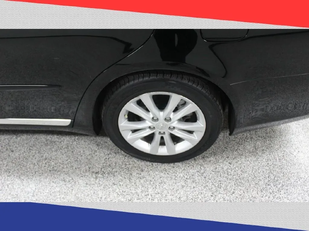 2011 Lexus ES 350 Sedan (JTHBK1EGXB2) with an 3.5L V6 DOHC 24V engine, 6-Speed Automatic transmission, located at 5170 N La Cholla Blvd, Tucson, AZ, 85705, (520) 989-0282, 32.228245, -111.011742 - **Elevate Your Daily Drive with the 2011 Lexus ES 350: Comfort and Performance Awaits!**<br /> <br /> Are you in search of a refined vehicle that seamlessly blends comfort and performance for your daily commutes or weekend getaways? Look no further than the stunning 2011 Lexus ES 350 available at Go - Photo#39