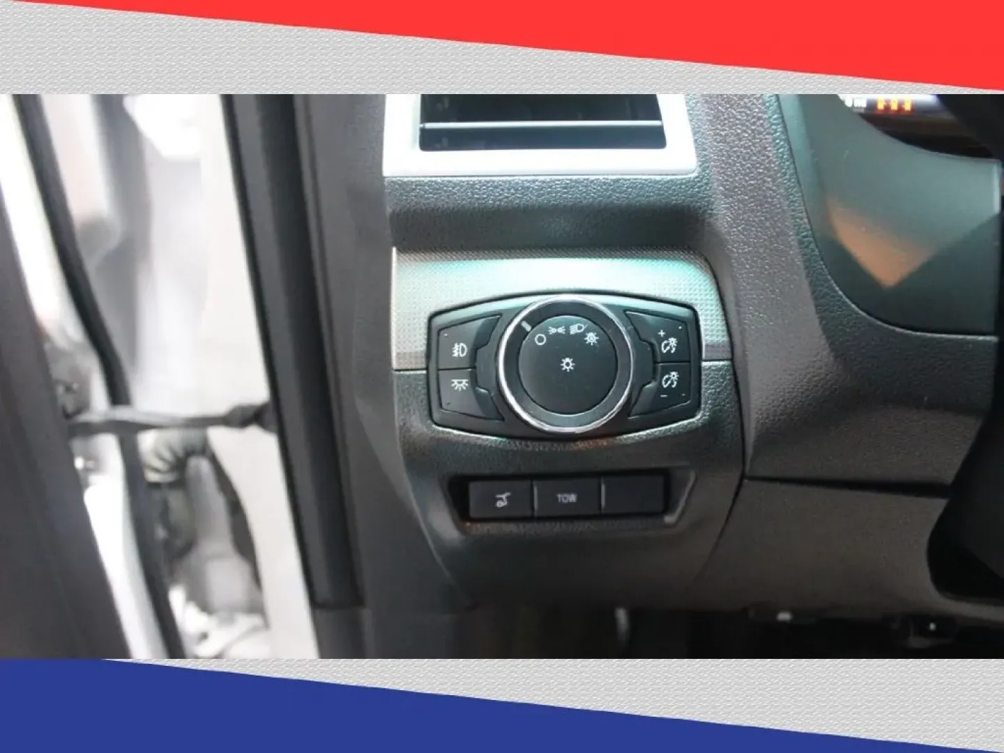 2015 Ford Explorer Sport 4WD (1FM5K8GT3FG) with an 3.5L V6 DOHC 24V engine, 6-Speed Automatic transmission, located at 5170 N La Cholla Blvd, Tucson, AZ, 85705, (520) 989-0282, 32.228245, -111.011742 - ### Discover Adventure with the 2015 Ford Explorer at Goliath Auto Sales!<br /> <br /> Are you ready to elevate your family's next road trip or weekend adventure? Look no further than this **2015 Ford Explorer**, available now at **Goliath Auto Sales** in beautiful **Tucson, AZ**. This pre-owned SUV - Photo#13