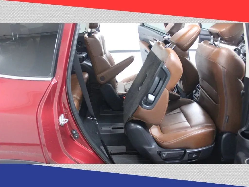 2019 Subaru Ascent Touring 7-Passenger (4S4WMARD1K3) with an 2.4L L4 DOHC 16V engine, CVT transmission, located at 5170 N La Cholla Blvd, Tucson, AZ, 85705, (520) 989-0282, 32.228245, -111.011742 - **Explore the Open Road in the 2019 Subaru Ascent Your Family Adventure Awaits!**<br /> <br /> Are you ready to elevate your family's adventures? The 2019 Subaru Ascent is the ultimate vehicle for growing families who love to explore! With its spacious interior, advanced safety features, and impres - Photo#37