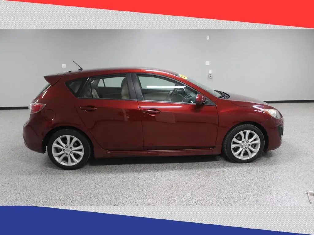 2011 Mazda MAZDA3 s Sport 5-Door (JM1BL1K6XB1) with an 2.5L L4 DOHC 16V engine, Automatic transmission, located at 5170 N La Cholla Blvd, Tucson, AZ, 85705, (520) 989-0282, 32.228245, -111.011742 - Explore the open road and elevate your driving experience with this exceptional 2011 Mazda MAZDA3 hatchback, now available at Goliath Auto Sales in Tucson, AZ. Perfect for urban commuters and weekend adventurers alike, this reliable and stylish hatchback combines impressive fuel efficiency with vers - Photo#1