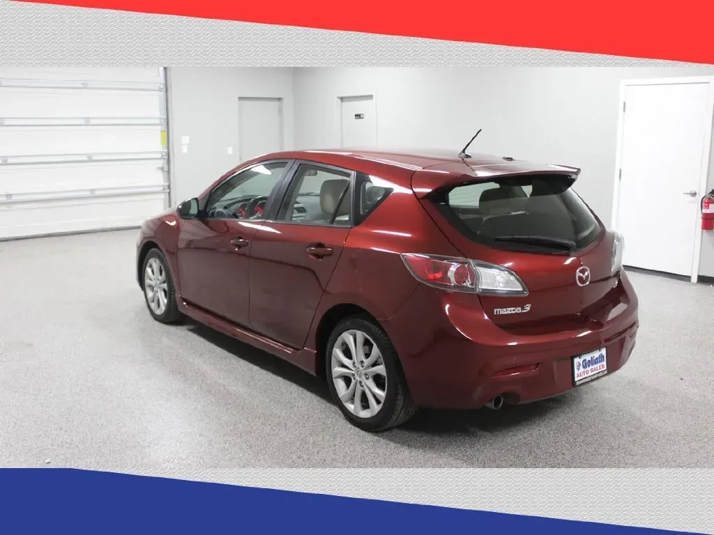 2011 Mazda MAZDA3 s Sport 5-Door (JM1BL1K6XB1) with an 2.5L L4 DOHC 16V engine, Automatic transmission, located at 5170 N La Cholla Blvd, Tucson, AZ, 85705, (520) 989-0282, 32.228245, -111.011742 - Explore the open road and elevate your driving experience with this exceptional 2011 Mazda MAZDA3 hatchback, now available at Goliath Auto Sales in Tucson, AZ. Perfect for urban commuters and weekend adventurers alike, this reliable and stylish hatchback combines impressive fuel efficiency with vers - Photo#4