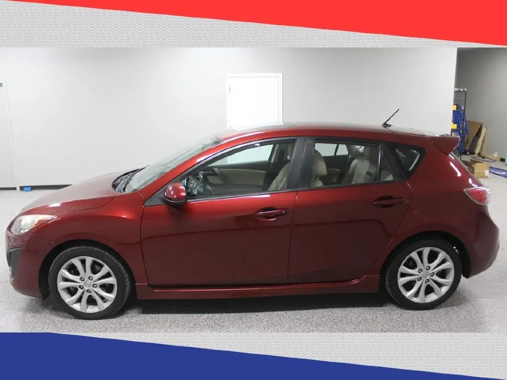 2011 Mazda MAZDA3 s Sport 5-Door (JM1BL1K6XB1) with an 2.5L L4 DOHC 16V engine, Automatic transmission, located at 5170 N La Cholla Blvd, Tucson, AZ, 85705, (520) 989-0282, 32.228245, -111.011742 - Explore the open road and elevate your driving experience with this exceptional 2011 Mazda MAZDA3 hatchback, now available at Goliath Auto Sales in Tucson, AZ. Perfect for urban commuters and weekend adventurers alike, this reliable and stylish hatchback combines impressive fuel efficiency with vers - Photo#5