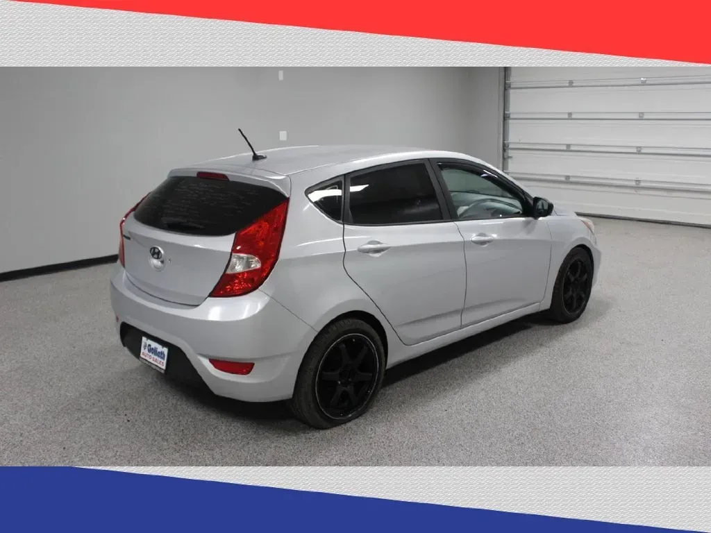 2016 Hyundai Accent SE 5-Door 6A (KMHCT5AE1GU) with an 1.6L L4 DOHC 16V engine, 6A transmission, located at 5170 N La Cholla Blvd, Tucson, AZ, 85705, (520) 989-0282, 32.228245, -111.011742 - Are you ready to elevate your daily commute or embark on weekend adventures? The 2016 Hyundai Accent Hatchback is the perfect blend of style, efficiency, and practicality, making it an ideal choice for budget-conscious buyers and growing families alike. With impressive fuel efficiency and a spacious - Photo#2