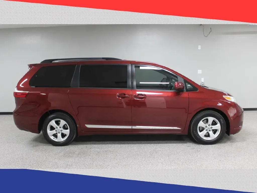 2017 Toyota Sienna LE 8-Passenger (5TDKZ3DC7HS) with an 3.5L V6 EFI DOHC 24V engine, 8A transmission, located at 5170 N La Cholla Blvd, Tucson, AZ, 85705, (520) 989-0282, 32.228245, -111.011742 - Looking for the perfect family minivan that can handle weekend adventures, school runs, and everything in between? Look no further than this stunning 2017 Toyota Sienna LE Auto Access Seat, available now at Goliath Auto Sales in Tucson, AZ. Whether you're navigating the busy streets of Oro Valley or - Photo#1