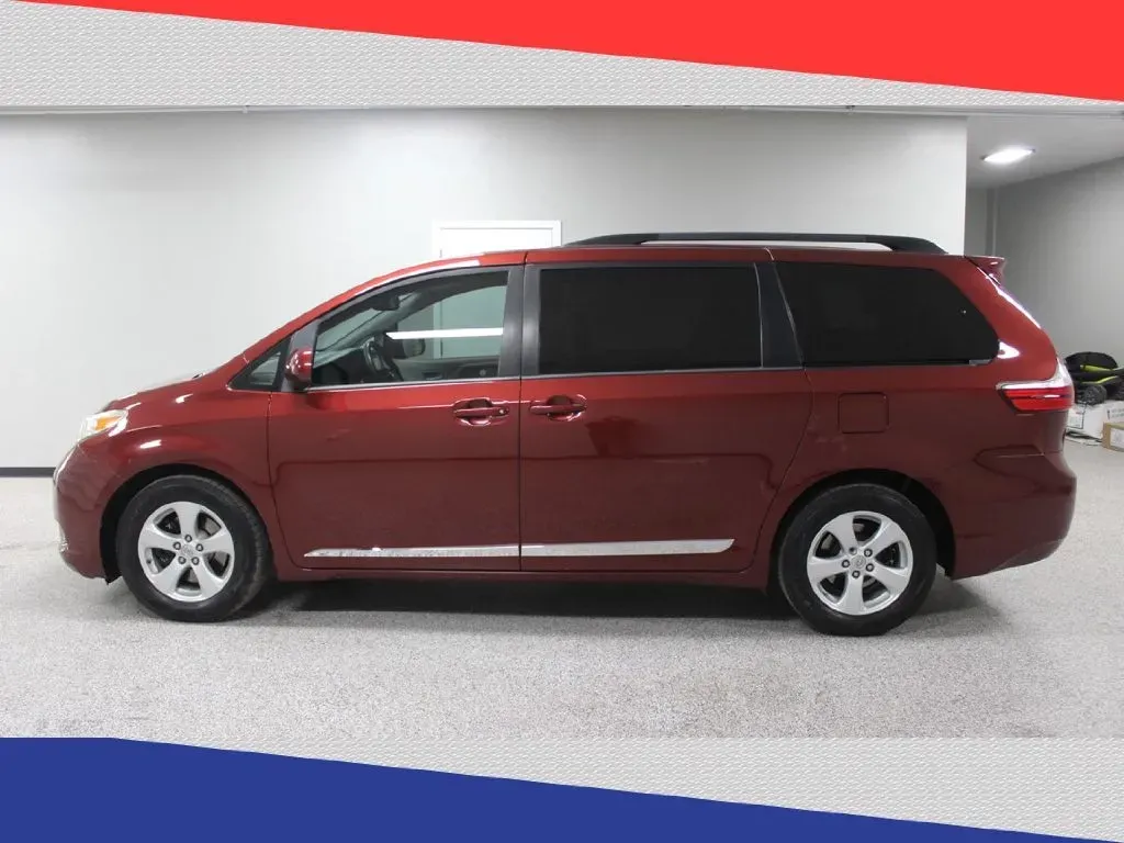 2017 Toyota Sienna LE 8-Passenger (5TDKZ3DC7HS) with an 3.5L V6 EFI DOHC 24V engine, 8A transmission, located at 5170 N La Cholla Blvd, Tucson, AZ, 85705, (520) 989-0282, 32.228245, -111.011742 - Looking for the perfect family minivan that can handle weekend adventures, school runs, and everything in between? Look no further than this stunning 2017 Toyota Sienna LE Auto Access Seat, available now at Goliath Auto Sales in Tucson, AZ. Whether you're navigating the busy streets of Oro Valley or - Photo#5