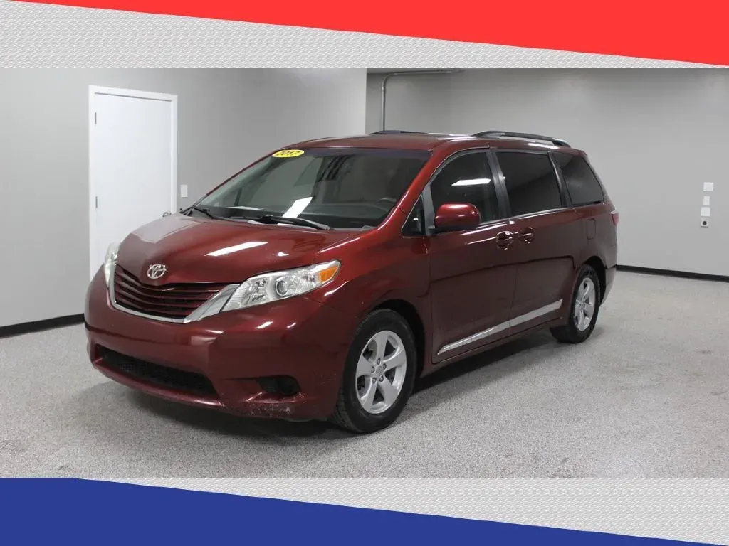 2017 Toyota Sienna LE 8-Passenger (5TDKZ3DC7HS) with an 3.5L V6 EFI DOHC 24V engine, 8A transmission, located at 5170 N La Cholla Blvd, Tucson, AZ, 85705, (520) 989-0282, 32.228245, -111.011742 - Looking for the perfect family minivan that can handle weekend adventures, school runs, and everything in between? Look no further than this stunning 2017 Toyota Sienna LE Auto Access Seat, available now at Goliath Auto Sales in Tucson, AZ. Whether you're navigating the busy streets of Oro Valley or - Photo#6