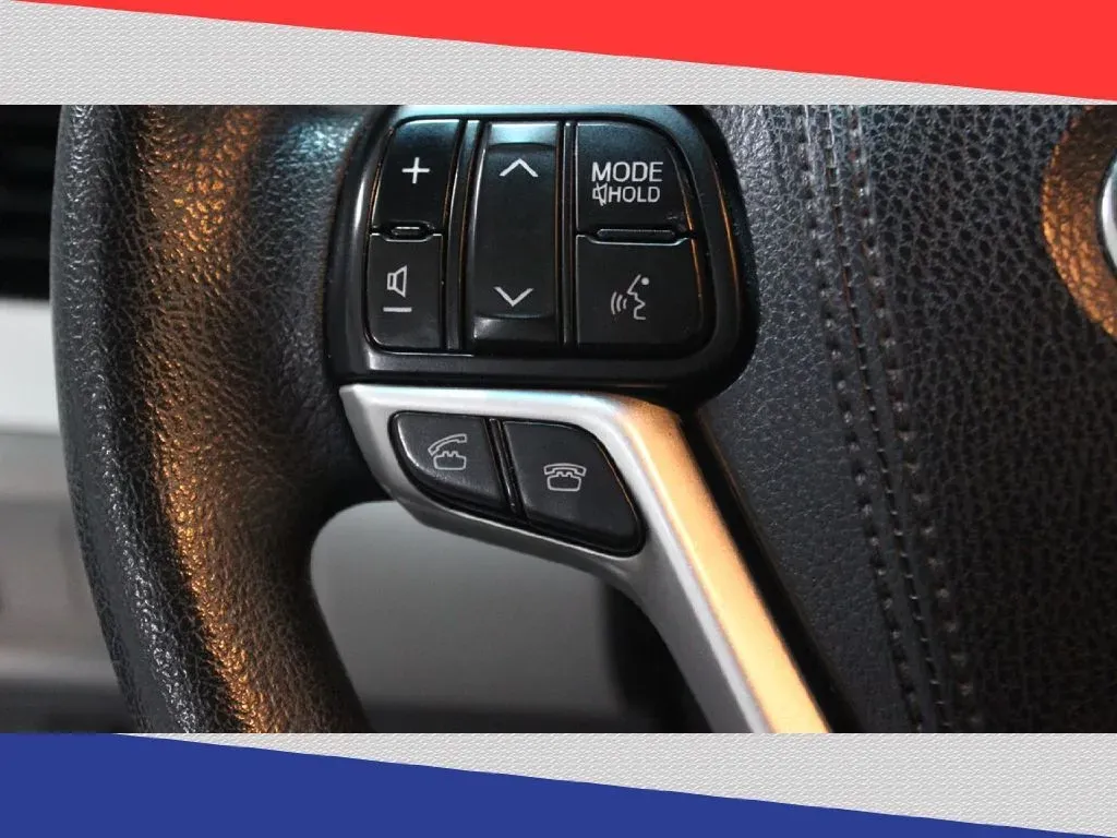 2017 Toyota Sienna LE 8-Passenger (5TDKZ3DC7HS) with an 3.5L V6 EFI DOHC 24V engine, 8A transmission, located at 5170 N La Cholla Blvd, Tucson, AZ, 85705, (520) 989-0282, 32.228245, -111.011742 - Looking for the perfect family minivan that can handle weekend adventures, school runs, and everything in between? Look no further than this stunning 2017 Toyota Sienna LE Auto Access Seat, available now at Goliath Auto Sales in Tucson, AZ. Whether you're navigating the busy streets of Oro Valley or - Photo#14