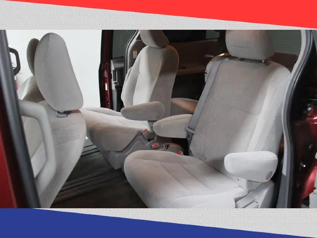 2017 Toyota Sienna LE 8-Passenger (5TDKZ3DC7HS) with an 3.5L V6 EFI DOHC 24V engine, 8A transmission, located at 5170 N La Cholla Blvd, Tucson, AZ, 85705, (520) 989-0282, 32.228245, -111.011742 - Looking for the perfect family minivan that can handle weekend adventures, school runs, and everything in between? Look no further than this stunning 2017 Toyota Sienna LE Auto Access Seat, available now at Goliath Auto Sales in Tucson, AZ. Whether you're navigating the busy streets of Oro Valley or - Photo#22