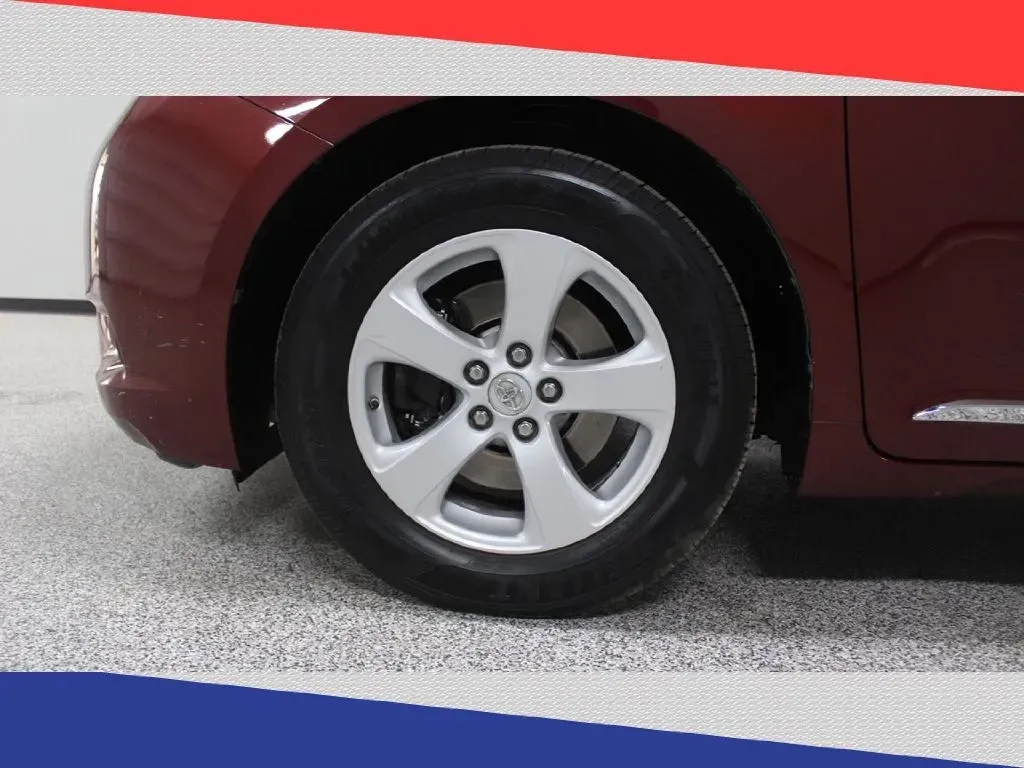 2017 Toyota Sienna LE 8-Passenger (5TDKZ3DC7HS) with an 3.5L V6 EFI DOHC 24V engine, 8A transmission, located at 5170 N La Cholla Blvd, Tucson, AZ, 85705, (520) 989-0282, 32.228245, -111.011742 - Looking for the perfect family minivan that can handle weekend adventures, school runs, and everything in between? Look no further than this stunning 2017 Toyota Sienna LE Auto Access Seat, available now at Goliath Auto Sales in Tucson, AZ. Whether you're navigating the busy streets of Oro Valley or - Photo#37