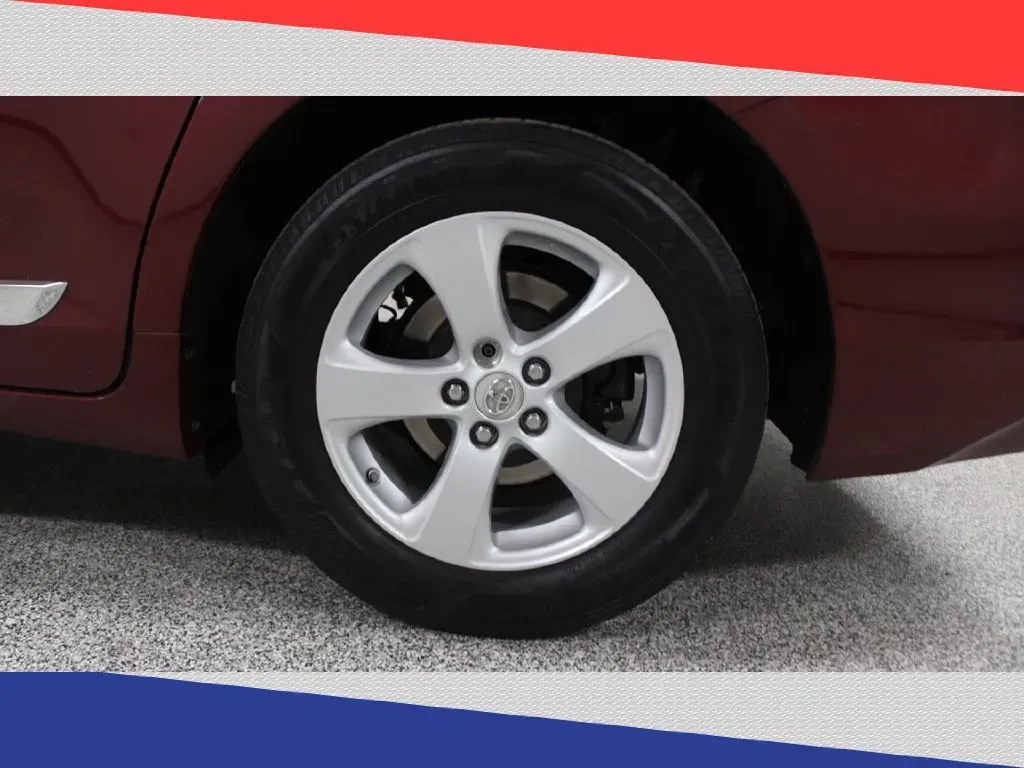 2017 Toyota Sienna LE 8-Passenger (5TDKZ3DC7HS) with an 3.5L V6 EFI DOHC 24V engine, 8A transmission, located at 5170 N La Cholla Blvd, Tucson, AZ, 85705, (520) 989-0282, 32.228245, -111.011742 - Looking for the perfect family minivan that can handle weekend adventures, school runs, and everything in between? Look no further than this stunning 2017 Toyota Sienna LE Auto Access Seat, available now at Goliath Auto Sales in Tucson, AZ. Whether you're navigating the busy streets of Oro Valley or - Photo#38