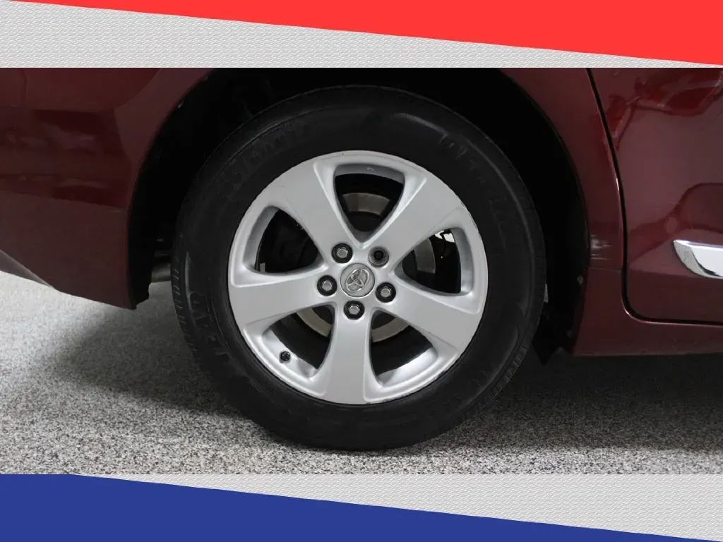 2017 Toyota Sienna LE 8-Passenger (5TDKZ3DC7HS) with an 3.5L V6 EFI DOHC 24V engine, 8A transmission, located at 5170 N La Cholla Blvd, Tucson, AZ, 85705, (520) 989-0282, 32.228245, -111.011742 - Looking for the perfect family minivan that can handle weekend adventures, school runs, and everything in between? Look no further than this stunning 2017 Toyota Sienna LE Auto Access Seat, available now at Goliath Auto Sales in Tucson, AZ. Whether you're navigating the busy streets of Oro Valley or - Photo#39