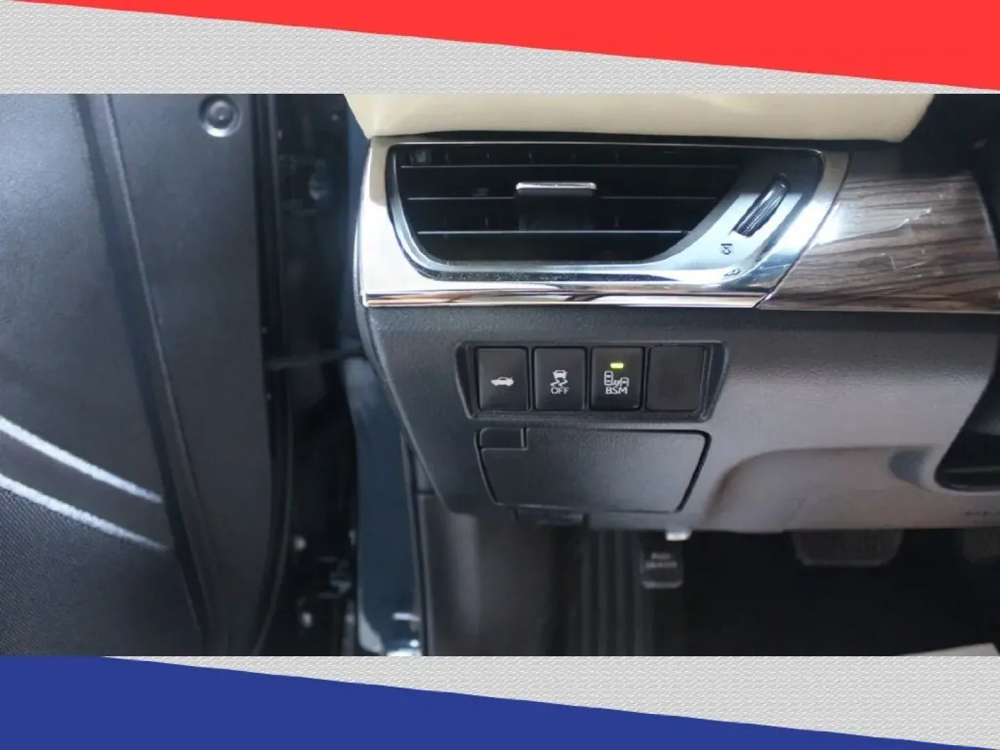 2015 Toyota Avalon XLE (4T1BK1EB7FU) with an 3.5L V6 DOHC 24V engine, 6-Speed Automatic transmission, located at 5170 N La Cholla Blvd, Tucson, AZ, 85705, (520) 989-0282, 32.228245, -111.011742 - Are you searching for a dignified yet affordable sedan that offers style, comfort, and reliability? Look no further than Goliath Auto Sales in Tucson, AZ, where we present this stunning 2015 Toyota Avalon. With spacious seating for five and an elegant design, this pre-owned sedan is perfect for grow - Photo#13