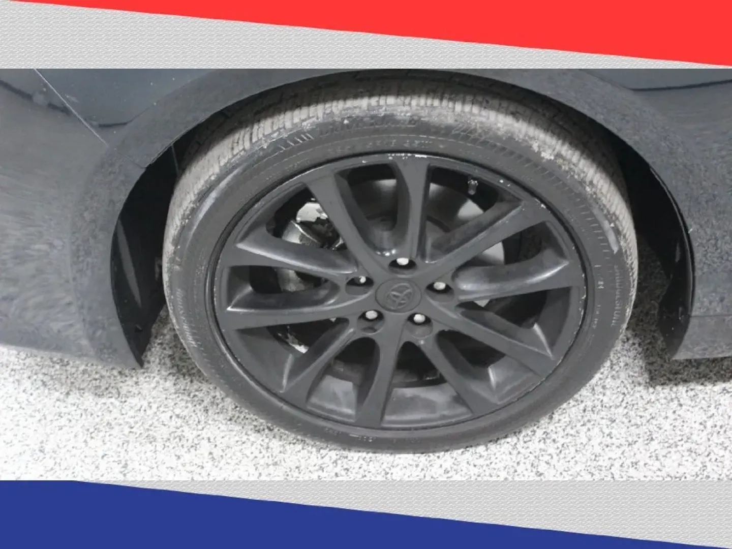 2015 Toyota Avalon XLE (4T1BK1EB7FU) with an 3.5L V6 DOHC 24V engine, 6-Speed Automatic transmission, located at 5170 N La Cholla Blvd, Tucson, AZ, 85705, (520) 989-0282, 32.228245, -111.011742 - Are you searching for a dignified yet affordable sedan that offers style, comfort, and reliability? Look no further than Goliath Auto Sales in Tucson, AZ, where we present this stunning 2015 Toyota Avalon. With spacious seating for five and an elegant design, this pre-owned sedan is perfect for grow - Photo#41