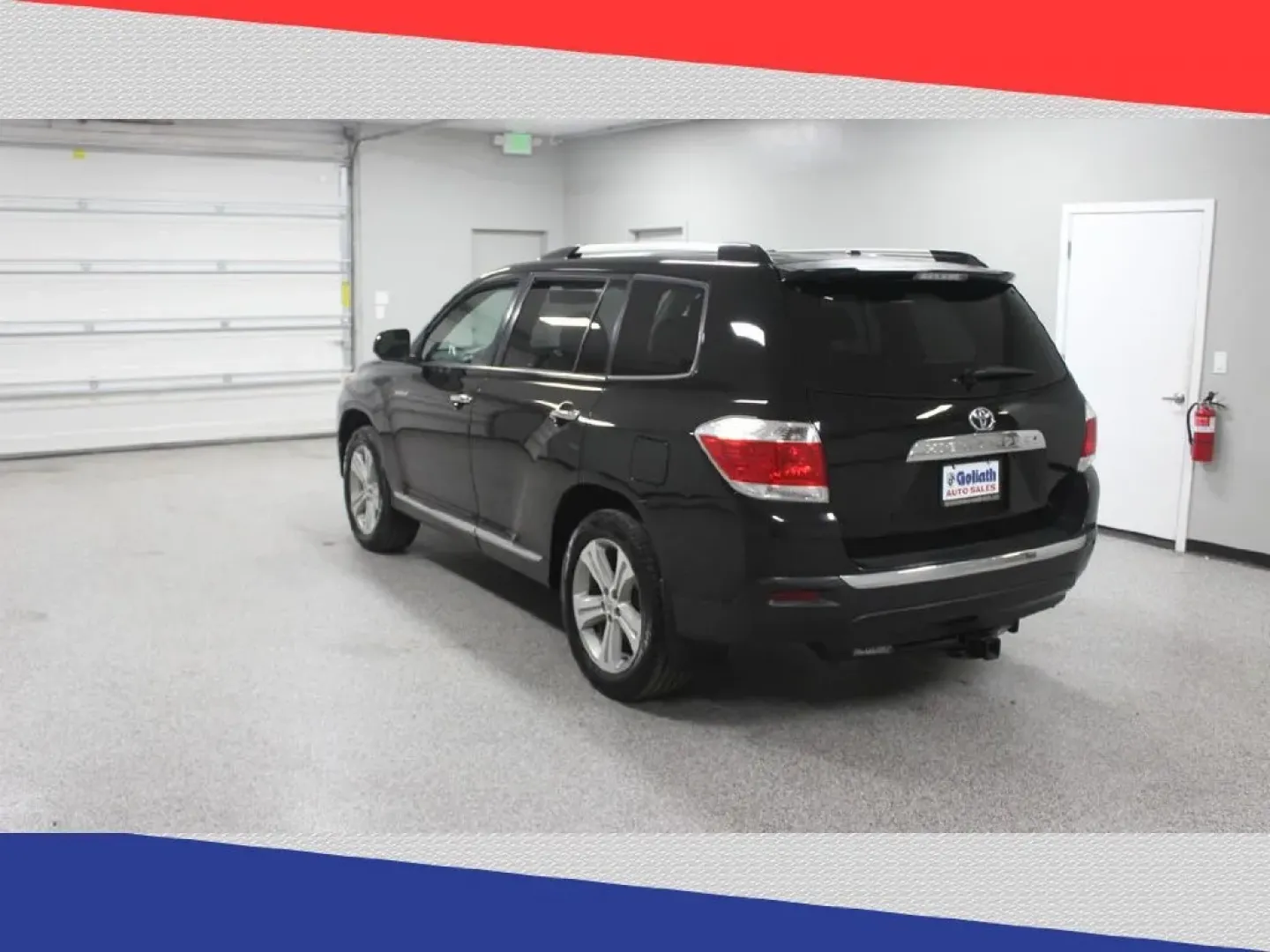 2013 Toyota Highlander Limited 2WD (5TDYK3EH1DS) with an 3.5L V6 DOHC 24V engine, 5-Speed Automatic transmission, located at 5170 N La Cholla Blvd, Tucson, AZ, 85705, (520) 989-0282, 32.228245, -111.011742 - Are you ready to elevate your family adventures or weekend getaways? Look no further than this 2013 Toyota Highlander, a perfect blend of space, comfort, and versatility. Ideal for growing families or those needing ample room for friends and gear, this SUV effortlessly accommodates up to seven passe - Photo#4