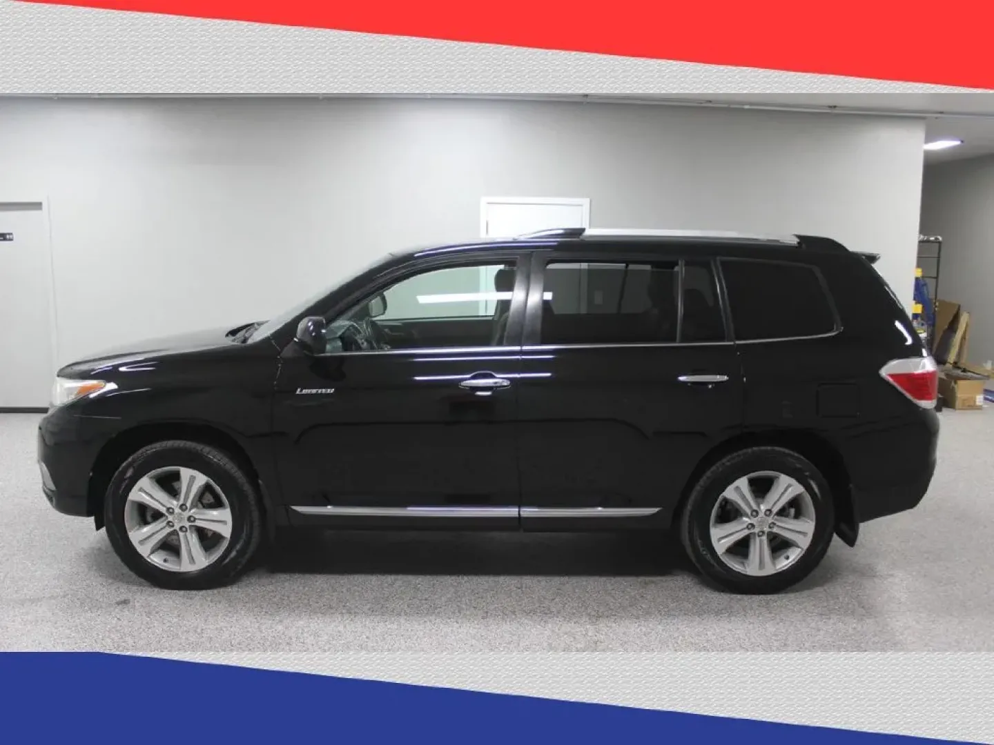 2013 Toyota Highlander Limited 2WD (5TDYK3EH1DS) with an 3.5L V6 DOHC 24V engine, 5-Speed Automatic transmission, located at 5170 N La Cholla Blvd, Tucson, AZ, 85705, (520) 989-0282, 32.228245, -111.011742 - Are you ready to elevate your family adventures or weekend getaways? Look no further than this 2013 Toyota Highlander, a perfect blend of space, comfort, and versatility. Ideal for growing families or those needing ample room for friends and gear, this SUV effortlessly accommodates up to seven passe - Photo#5