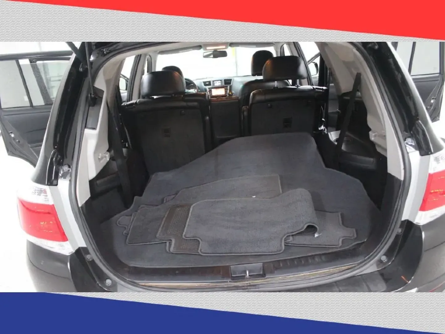 2013 Toyota Highlander Limited 2WD (5TDYK3EH1DS) with an 3.5L V6 DOHC 24V engine, 5-Speed Automatic transmission, located at 5170 N La Cholla Blvd, Tucson, AZ, 85705, (520) 989-0282, 32.228245, -111.011742 - Are you ready to elevate your family adventures or weekend getaways? Look no further than this 2013 Toyota Highlander, a perfect blend of space, comfort, and versatility. Ideal for growing families or those needing ample room for friends and gear, this SUV effortlessly accommodates up to seven passe - Photo#29