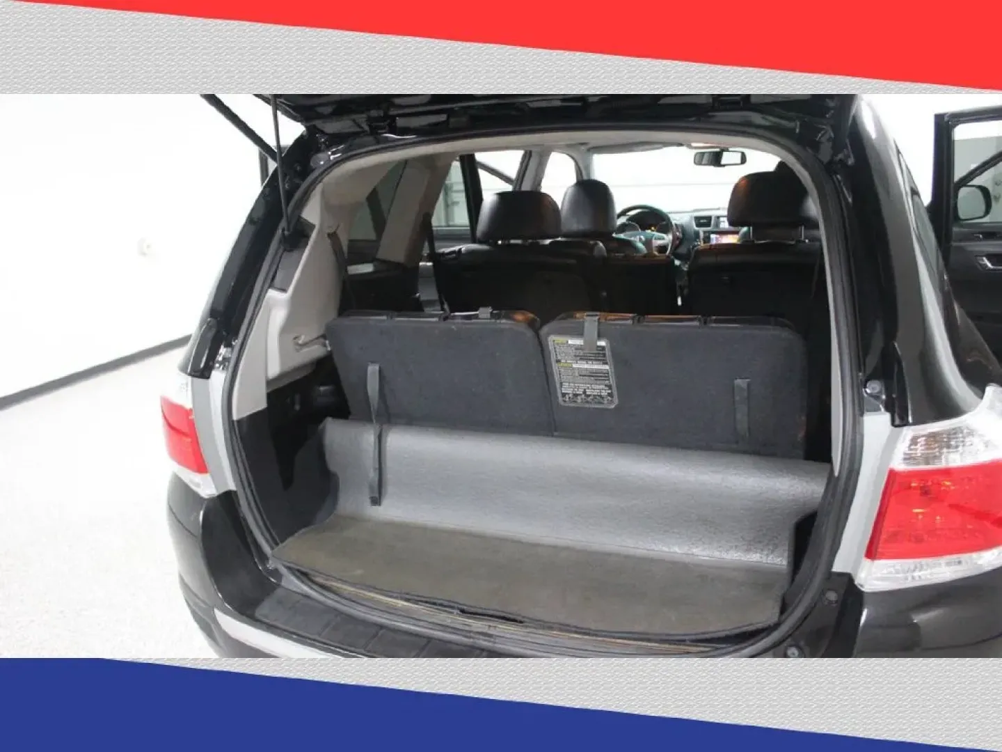 2013 Toyota Highlander Limited 2WD (5TDYK3EH1DS) with an 3.5L V6 DOHC 24V engine, 5-Speed Automatic transmission, located at 5170 N La Cholla Blvd, Tucson, AZ, 85705, (520) 989-0282, 32.228245, -111.011742 - Are you ready to elevate your family adventures or weekend getaways? Look no further than this 2013 Toyota Highlander, a perfect blend of space, comfort, and versatility. Ideal for growing families or those needing ample room for friends and gear, this SUV effortlessly accommodates up to seven passe - Photo#30