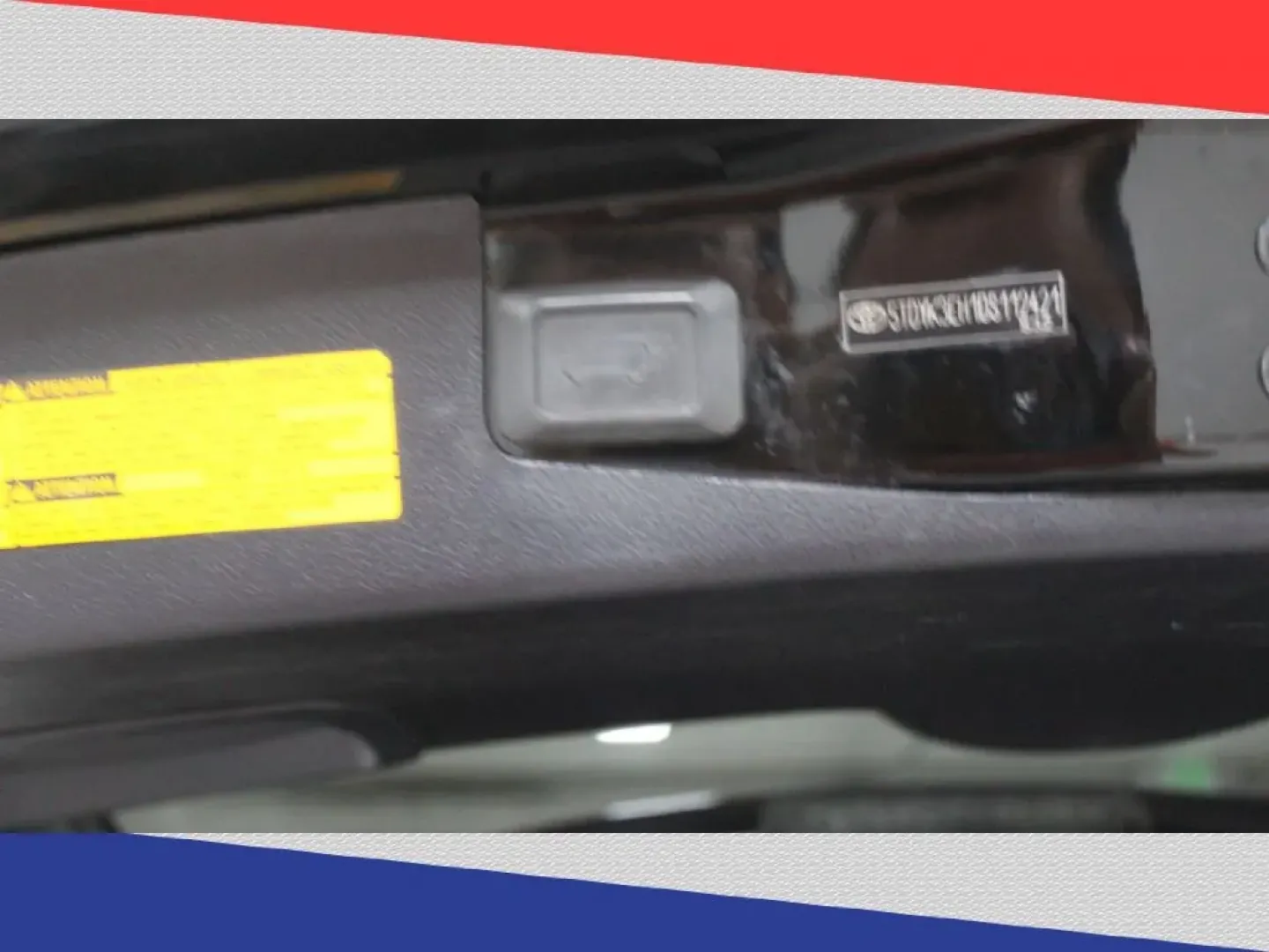 2013 Toyota Highlander Limited 2WD (5TDYK3EH1DS) with an 3.5L V6 DOHC 24V engine, 5-Speed Automatic transmission, located at 5170 N La Cholla Blvd, Tucson, AZ, 85705, (520) 989-0282, 32.228245, -111.011742 - Are you ready to elevate your family adventures or weekend getaways? Look no further than this 2013 Toyota Highlander, a perfect blend of space, comfort, and versatility. Ideal for growing families or those needing ample room for friends and gear, this SUV effortlessly accommodates up to seven passe - Photo#33