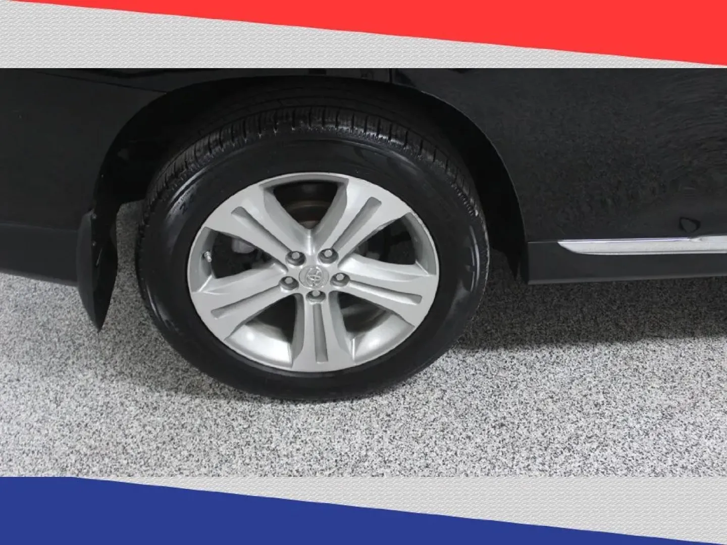 2013 Toyota Highlander Limited 2WD (5TDYK3EH1DS) with an 3.5L V6 DOHC 24V engine, 5-Speed Automatic transmission, located at 5170 N La Cholla Blvd, Tucson, AZ, 85705, (520) 989-0282, 32.228245, -111.011742 - Are you ready to elevate your family adventures or weekend getaways? Look no further than this 2013 Toyota Highlander, a perfect blend of space, comfort, and versatility. Ideal for growing families or those needing ample room for friends and gear, this SUV effortlessly accommodates up to seven passe - Photo#44