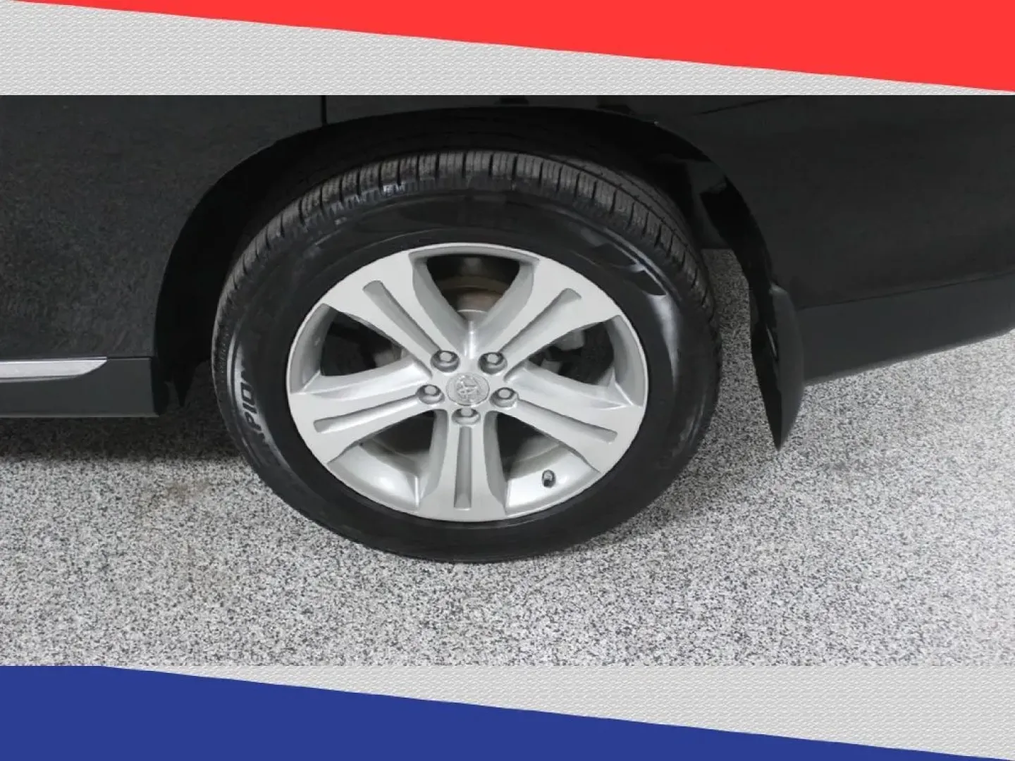 2013 Toyota Highlander Limited 2WD (5TDYK3EH1DS) with an 3.5L V6 DOHC 24V engine, 5-Speed Automatic transmission, located at 5170 N La Cholla Blvd, Tucson, AZ, 85705, (520) 989-0282, 32.228245, -111.011742 - Are you ready to elevate your family adventures or weekend getaways? Look no further than this 2013 Toyota Highlander, a perfect blend of space, comfort, and versatility. Ideal for growing families or those needing ample room for friends and gear, this SUV effortlessly accommodates up to seven passe - Photo#45