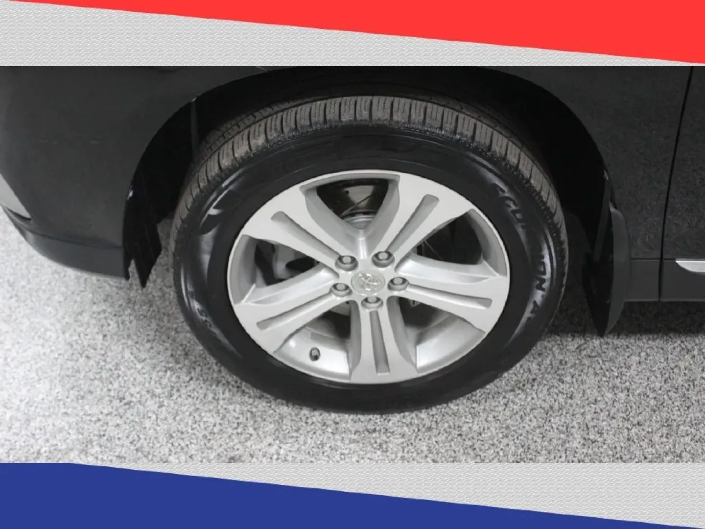 2013 Toyota Highlander Limited 2WD (5TDYK3EH1DS) with an 3.5L V6 DOHC 24V engine, 5-Speed Automatic transmission, located at 5170 N La Cholla Blvd, Tucson, AZ, 85705, (520) 989-0282, 32.228245, -111.011742 - Are you ready to elevate your family adventures or weekend getaways? Look no further than this 2013 Toyota Highlander, a perfect blend of space, comfort, and versatility. Ideal for growing families or those needing ample room for friends and gear, this SUV effortlessly accommodates up to seven passe - Photo#46