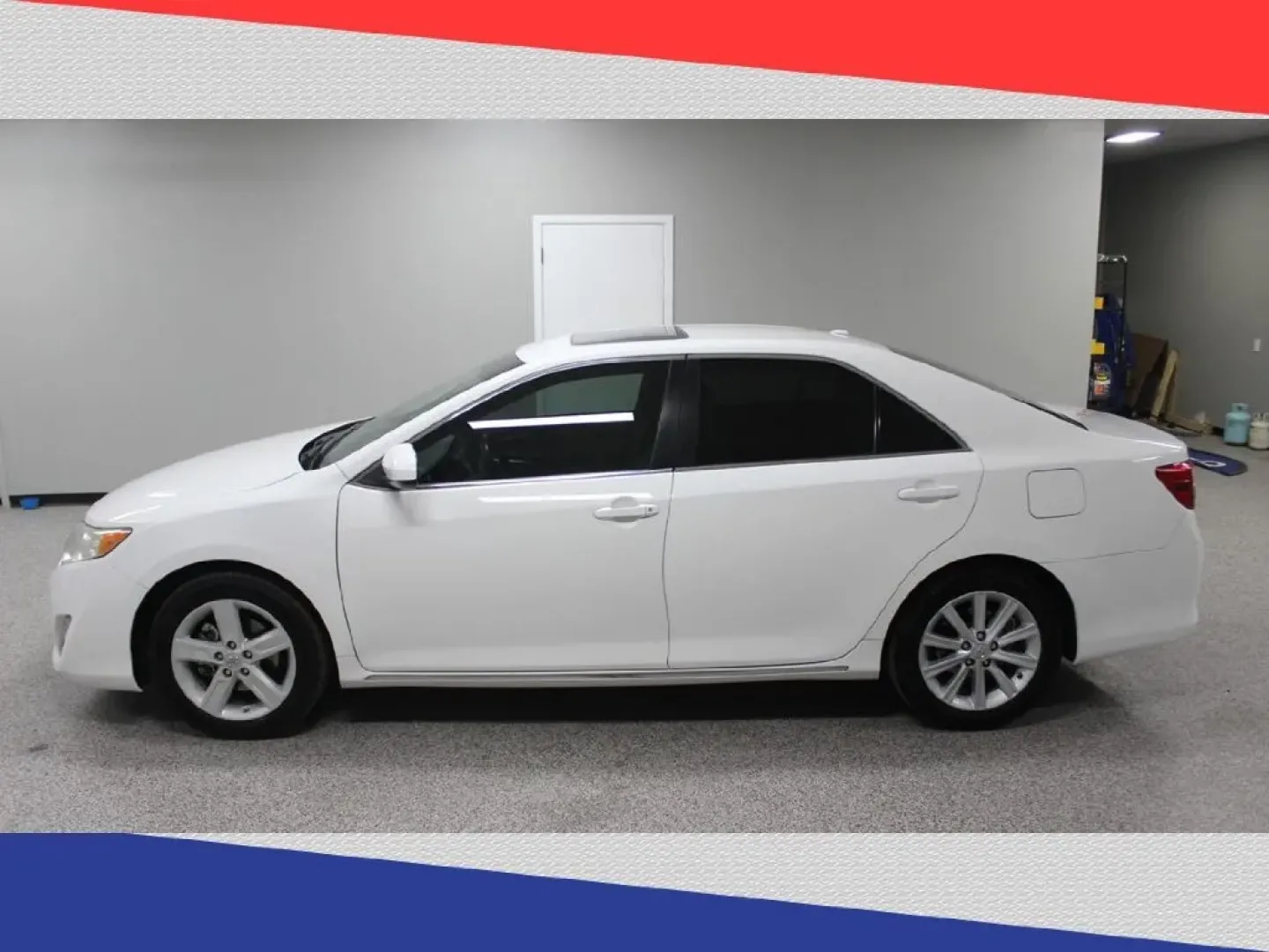 2012 Toyota Camry SE (4T1BF1FK5CU) with an 2.5L L4 DOHC 16V engine, 6-Speed Automatic transmission, located at 5170 N La Cholla Blvd, Tucson, AZ, 85705, (520) 989-0282, 32.228245, -111.011742 - **Drive into Adventure with the 2012 Toyota Camry Your Perfect Daily Companion!**<br /> <br /> Are you searching for a reliable sedan that combines comfort, efficiency, and style? Look no further! This 2012 Toyota Camry is not just a car; it's a lifestyle choice, perfect for daily commutes, family - Photo#5
