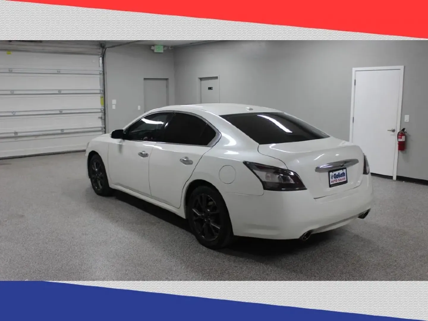 2014 Nissan Maxima SV (1N4AA5AP1EC) with an 3.5L V6 DOHC 24V engine, Continuously Variable Transmission transmission, located at 5170 N La Cholla Blvd, Tucson, AZ, 85705, (520) 989-0282, 32.228245, -111.011742 - **Discover Your Next Adventure with the 2014 Nissan Maxima at Goliath Auto Sales!**<br /> <br /> If you're searching for a reliable and stylish sedan that perfectly fits your active lifestyle, look no further than the 2014 Nissan Maxima. This pre-owned gem has been designed for those who embrace the - Photo#4