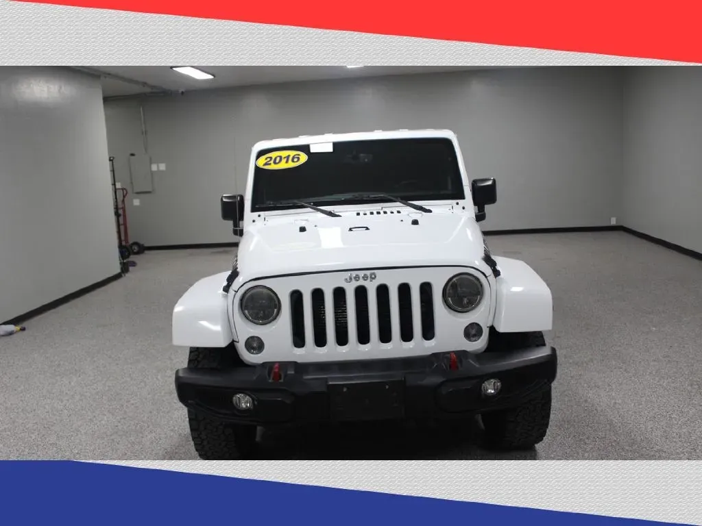 2016 Jeep Wrangler Unlimited Rubicon 4WD (1C4BJWFG8GL) with an 3.6L V6 DOHC 24V FFV engine, Automatic transmission, located at 5170 N La Cholla Blvd, Tucson, AZ, 85705, (520) 989-0282, 32.228245, -111.011742 - **Discover Your Adventure with the 2016 Jeep Wrangler Sport Available Now at Goliath Auto Sales!**<br /> <br /> Are you ready to elevate your weekend adventures or daily commutes with a vehicle that can handle both with ease? Look no further than this 2016 Jeep Wrangler Sport, the ultimate SUV for - Photo#7